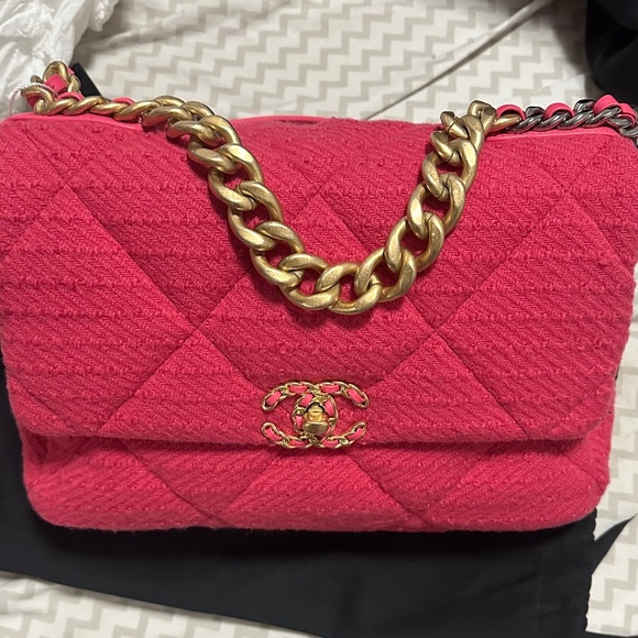 Chanel 19 tweed medium / large - Picture 1 of 7